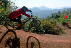 山地车速降视频,惊险刺激的极限挑战之旅